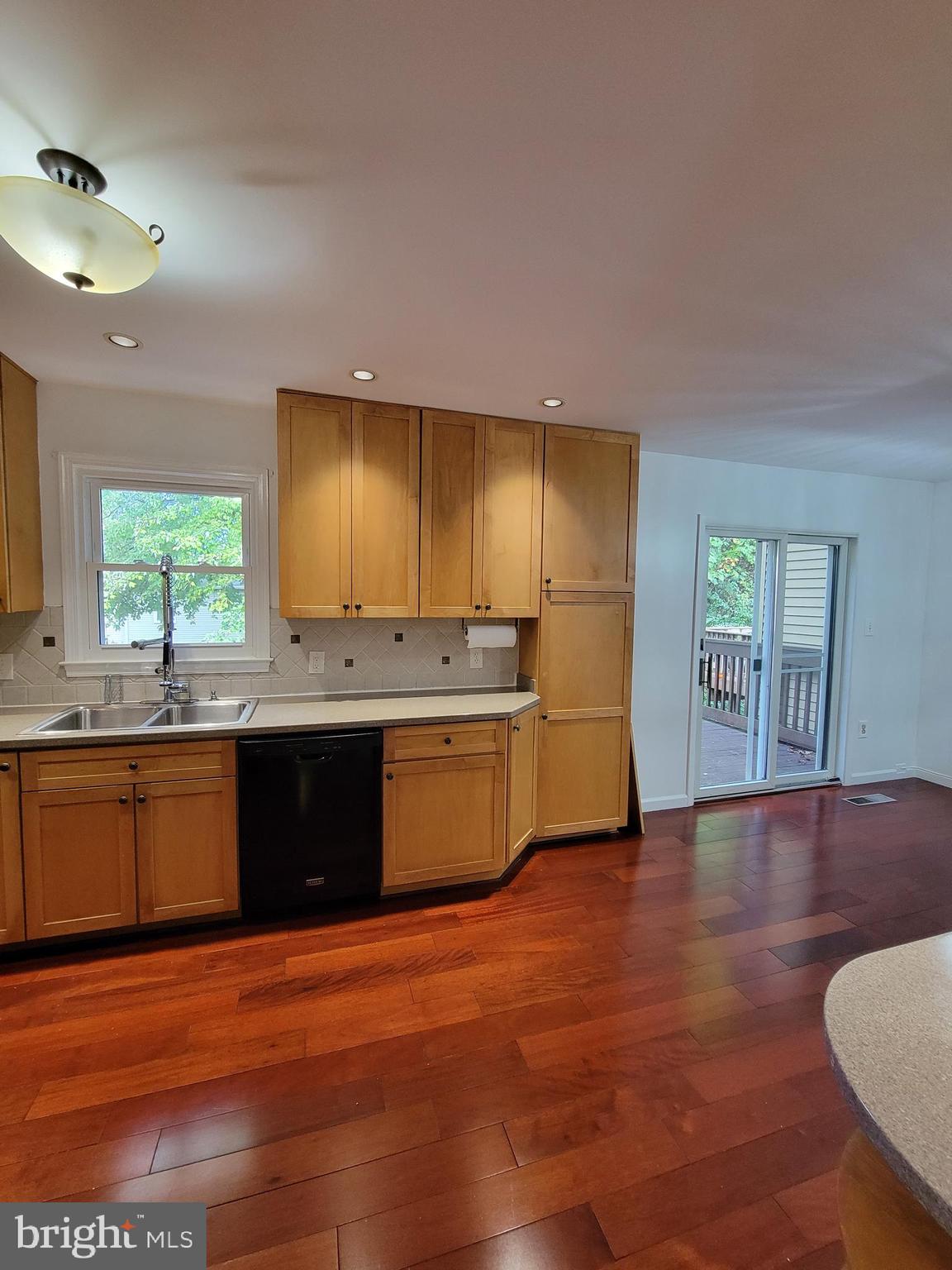 VILLA D ESTE VILLAGE - Residential Lease