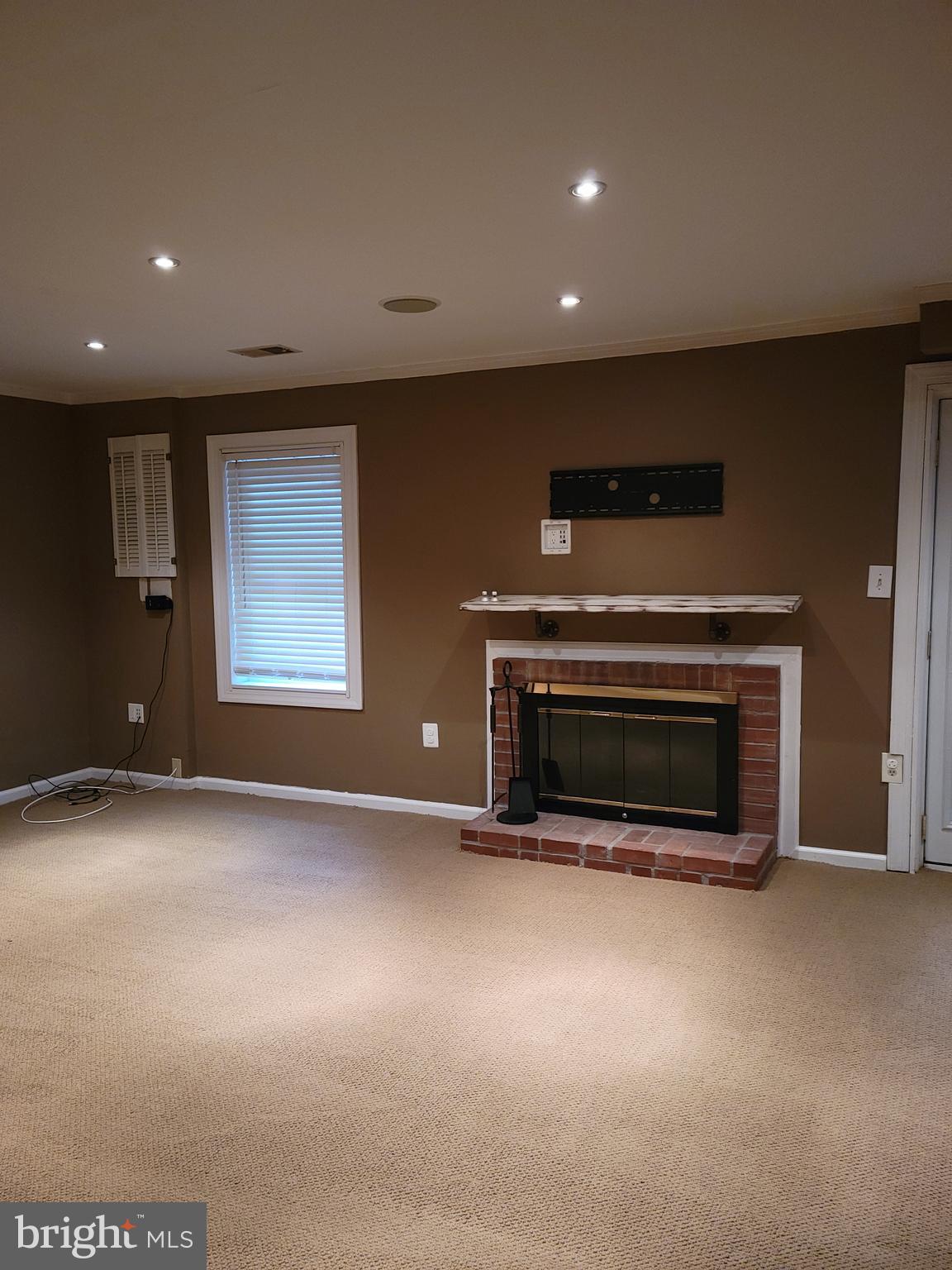 VILLA D ESTE VILLAGE - Residential Lease