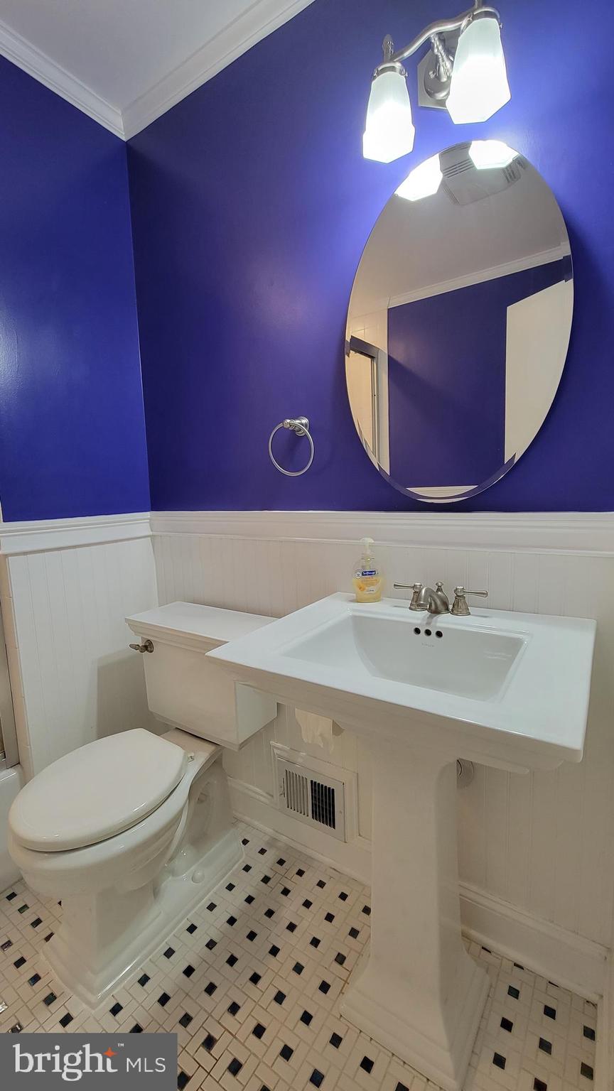 VILLA D ESTE VILLAGE - Residential Lease