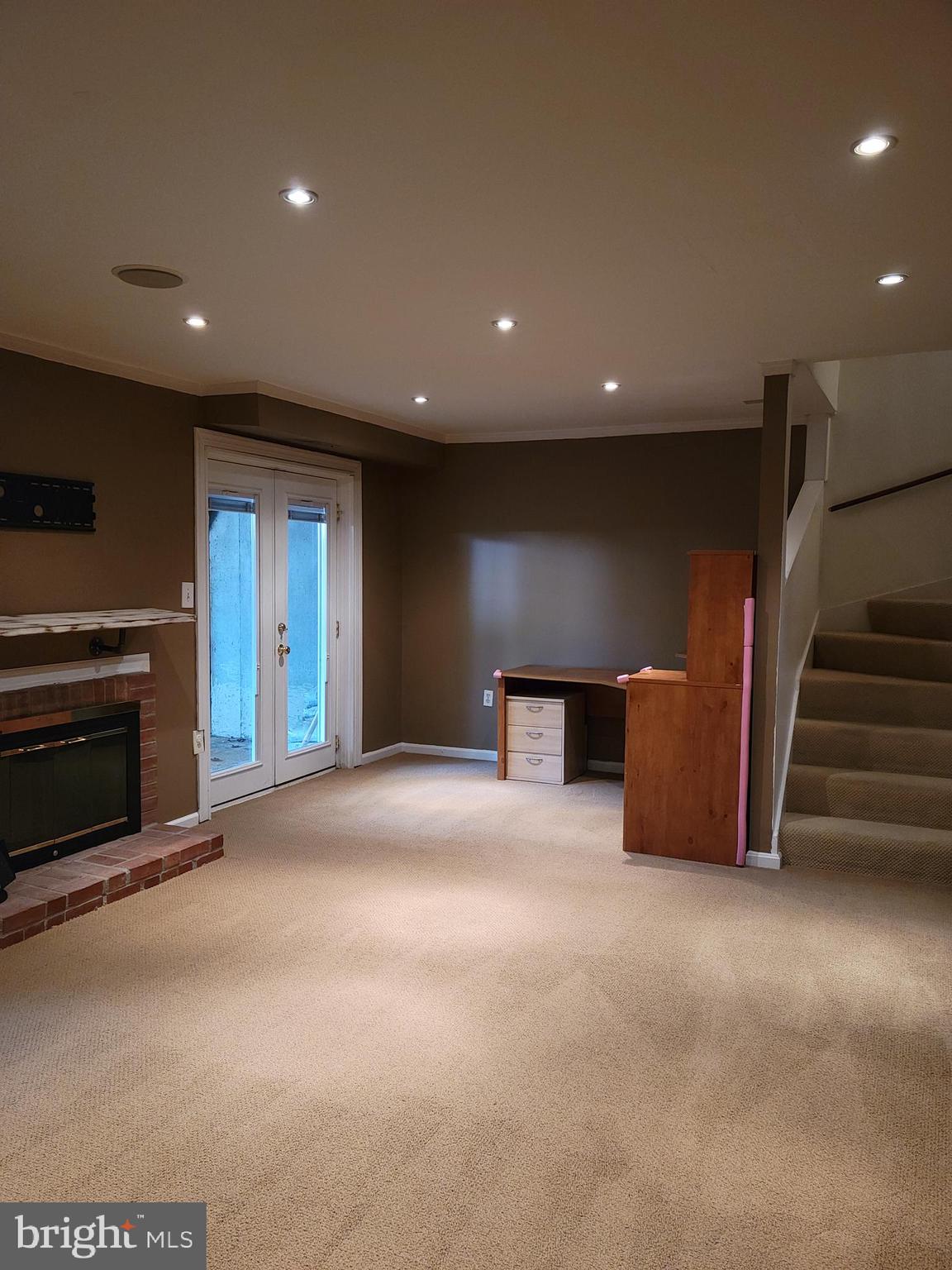 VILLA D ESTE VILLAGE - Residential Lease