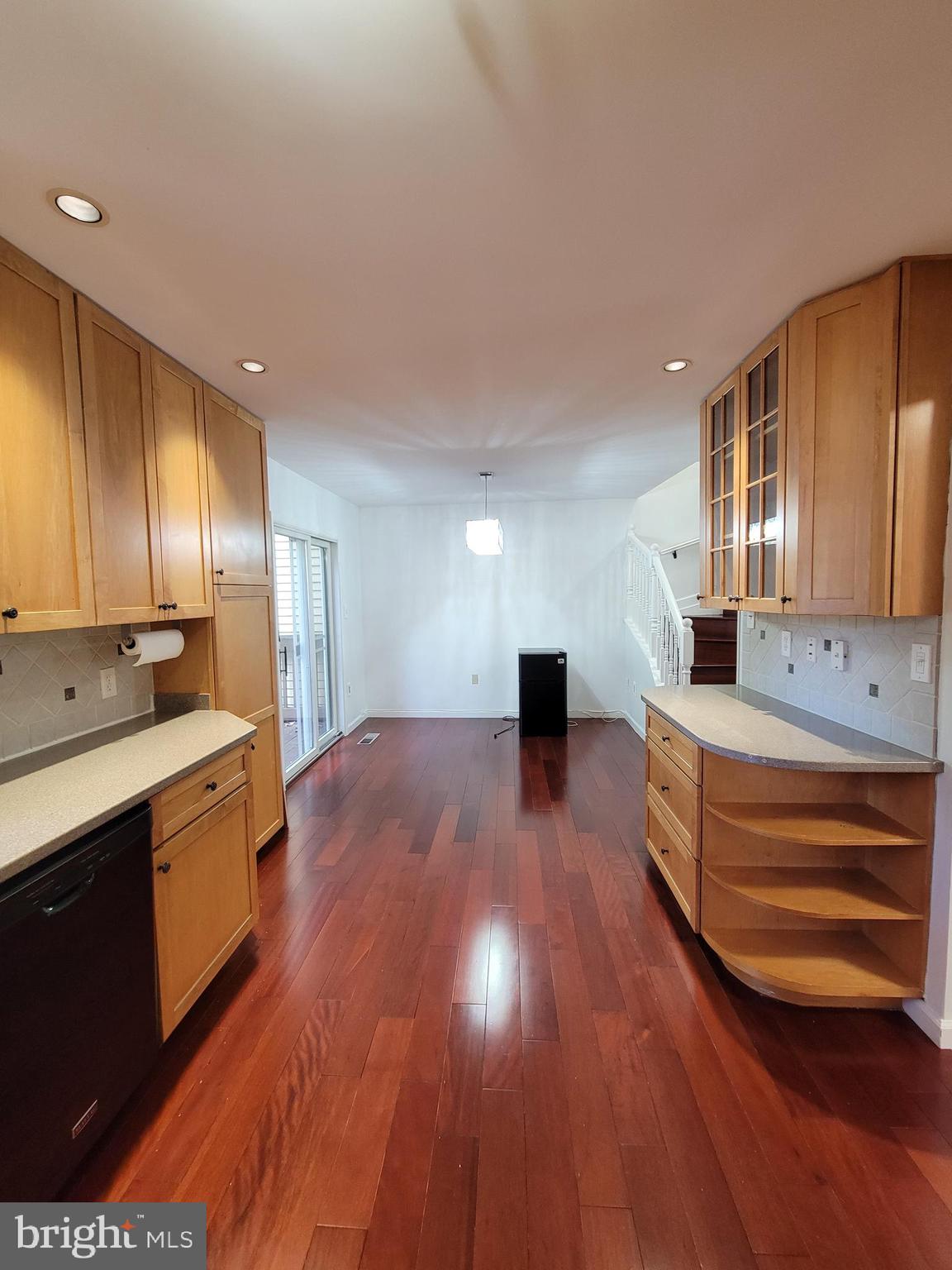 VILLA D ESTE VILLAGE - Residential Lease