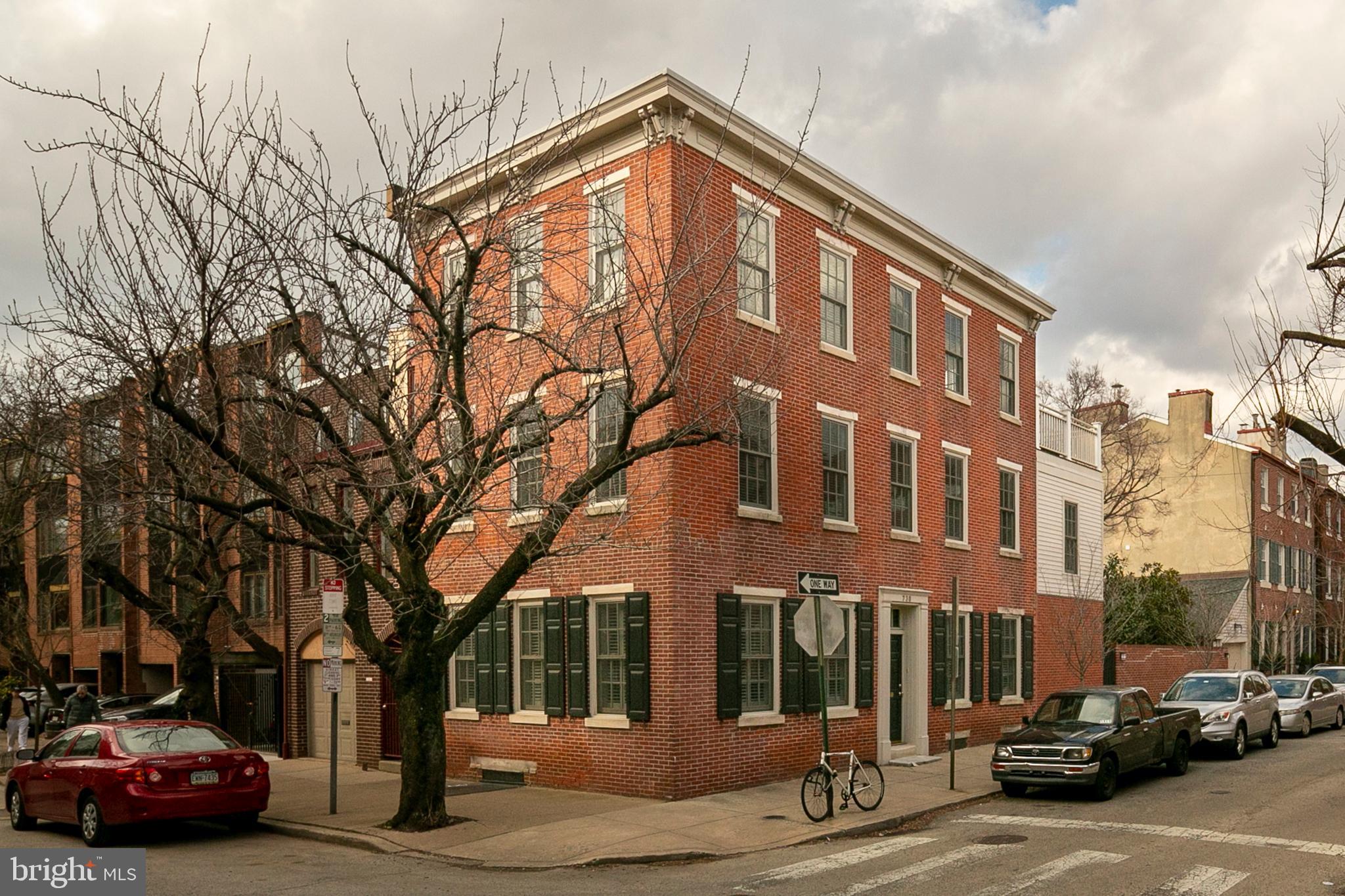 QUEEN VILLAGE - Residential