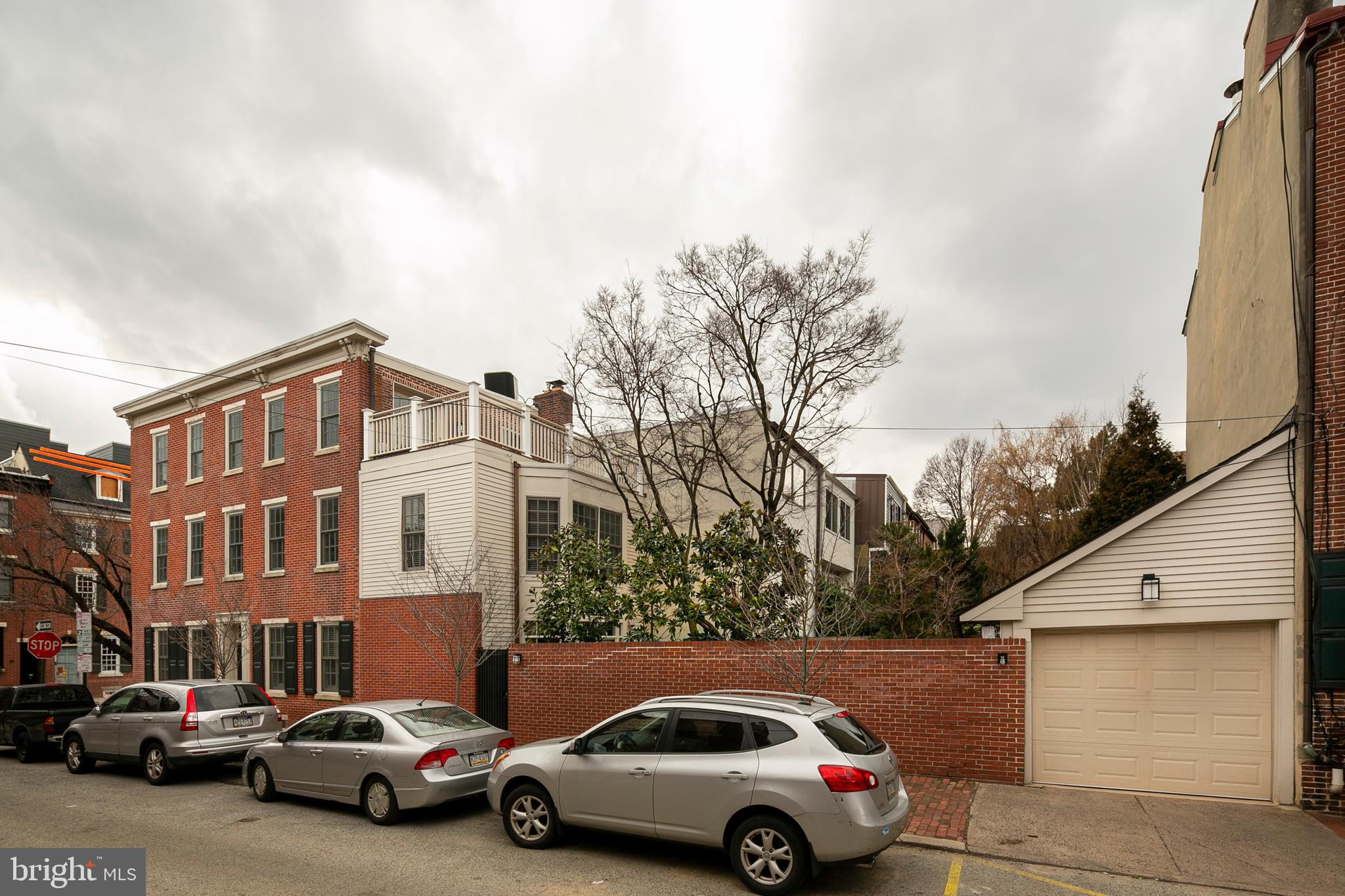 QUEEN VILLAGE - Residential