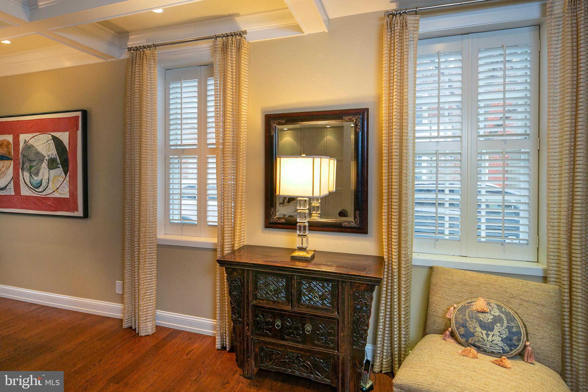 QUEEN VILLAGE - Residential