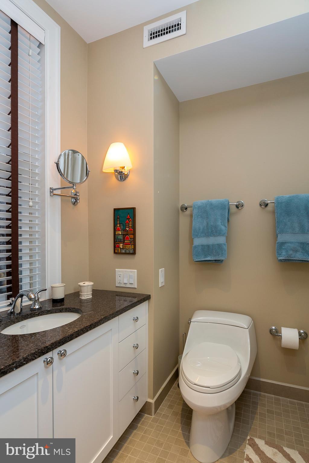 QUEEN VILLAGE - Residential