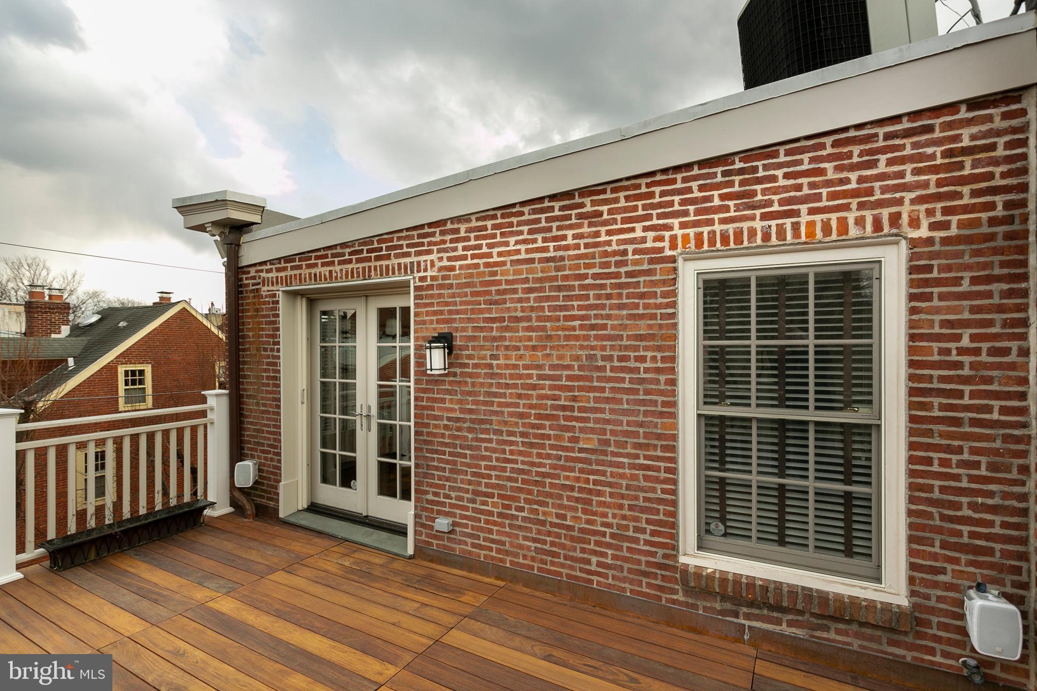 QUEEN VILLAGE - Residential