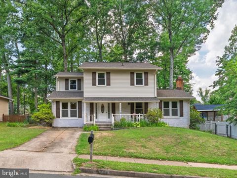 Photo of 13008 Sturbridge Road, WOODBRIDGE, VA 22192 (MLS # VAPW2120506)