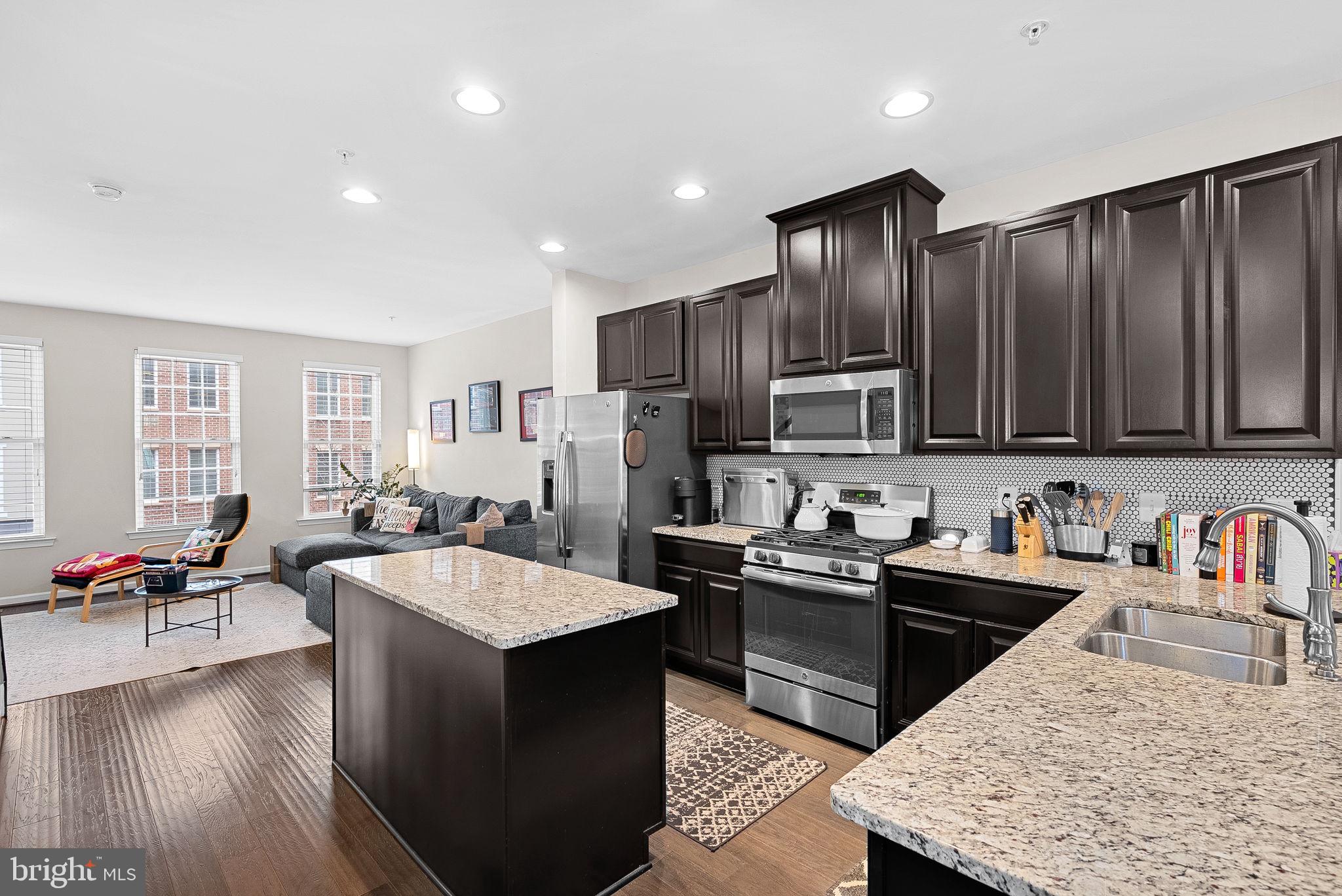 274 HIGH RAIL TERRACE SE