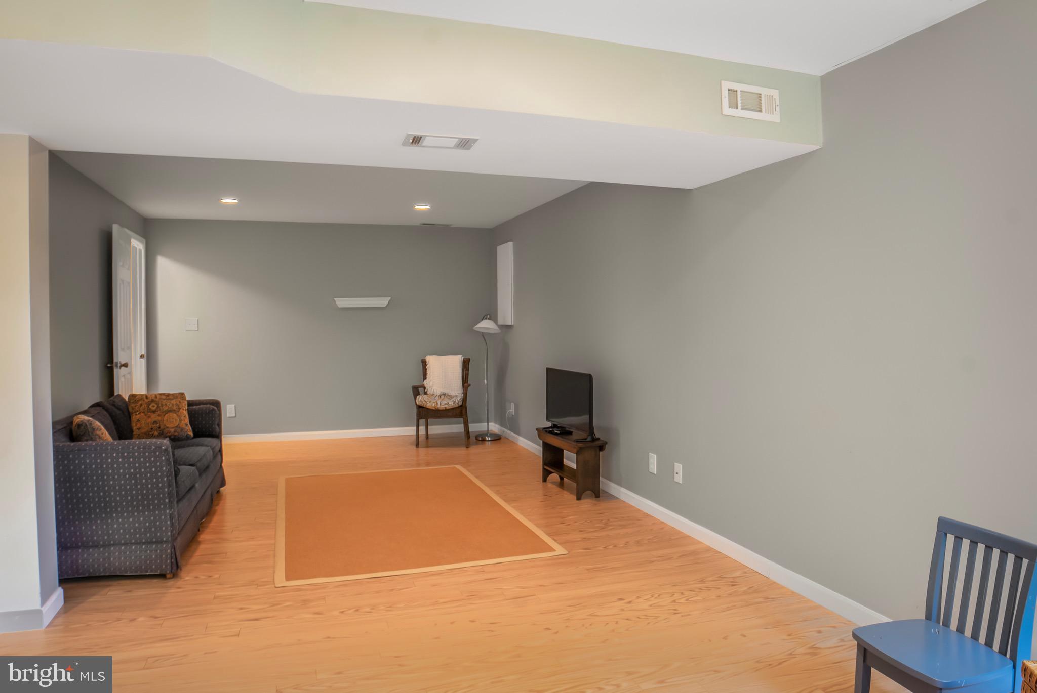 TALL OAKS - Residential