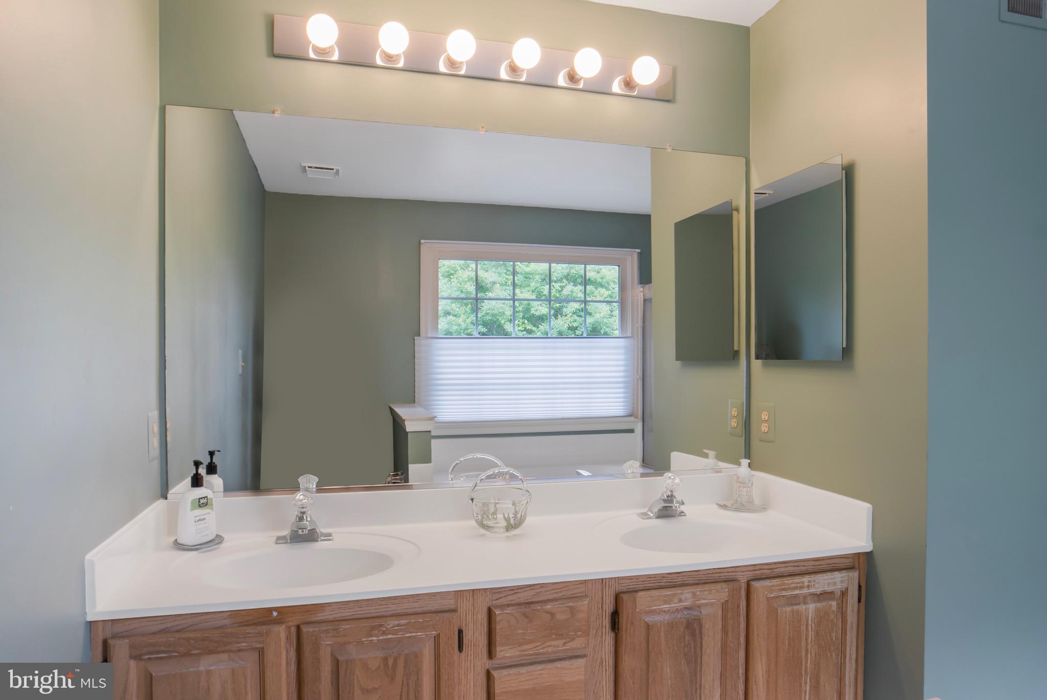 TALL OAKS - Residential