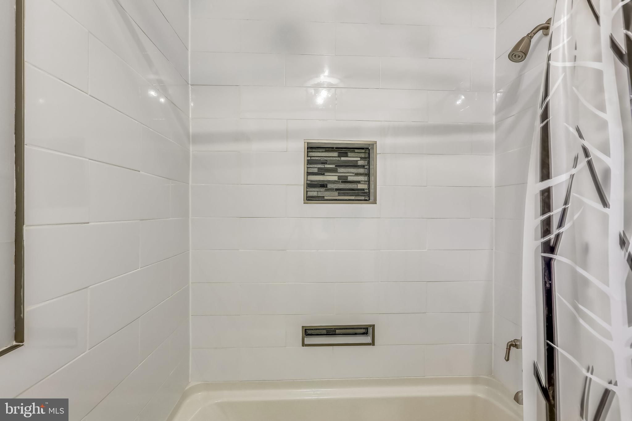 ASPEN HILL PARK - Residential Lease