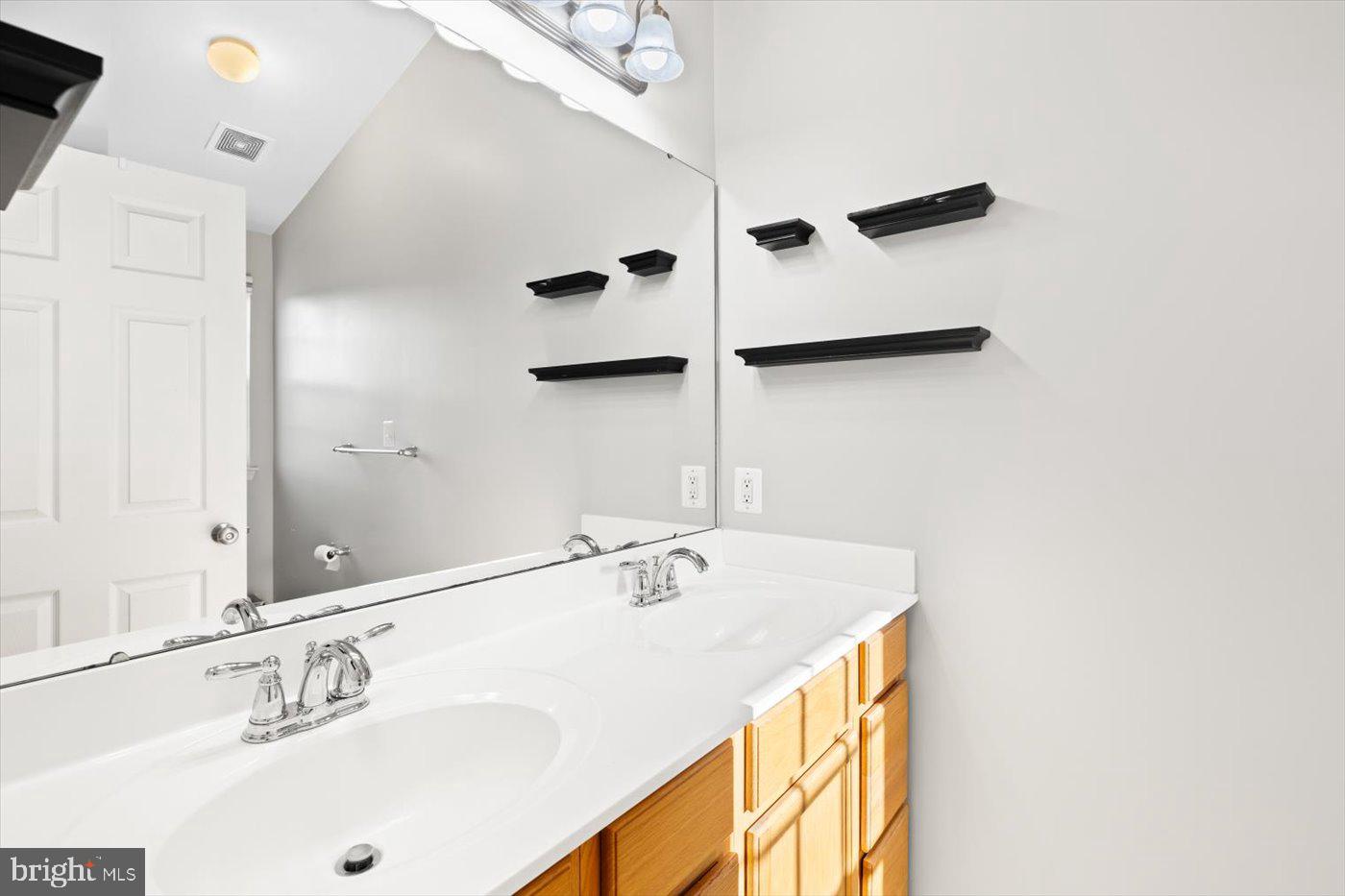 LADYSMITH VILLAGE - Residential