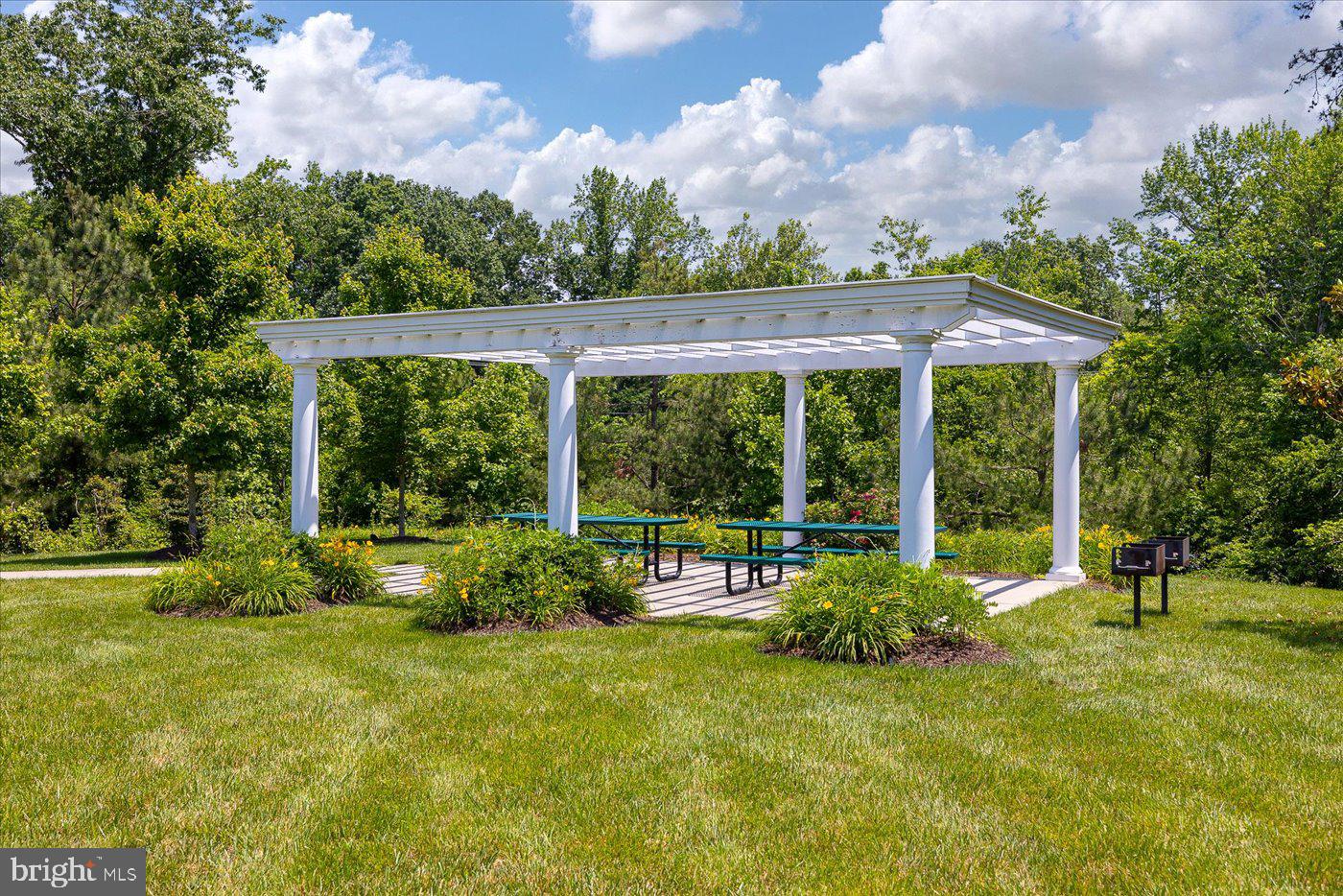 LADYSMITH VILLAGE - Residential