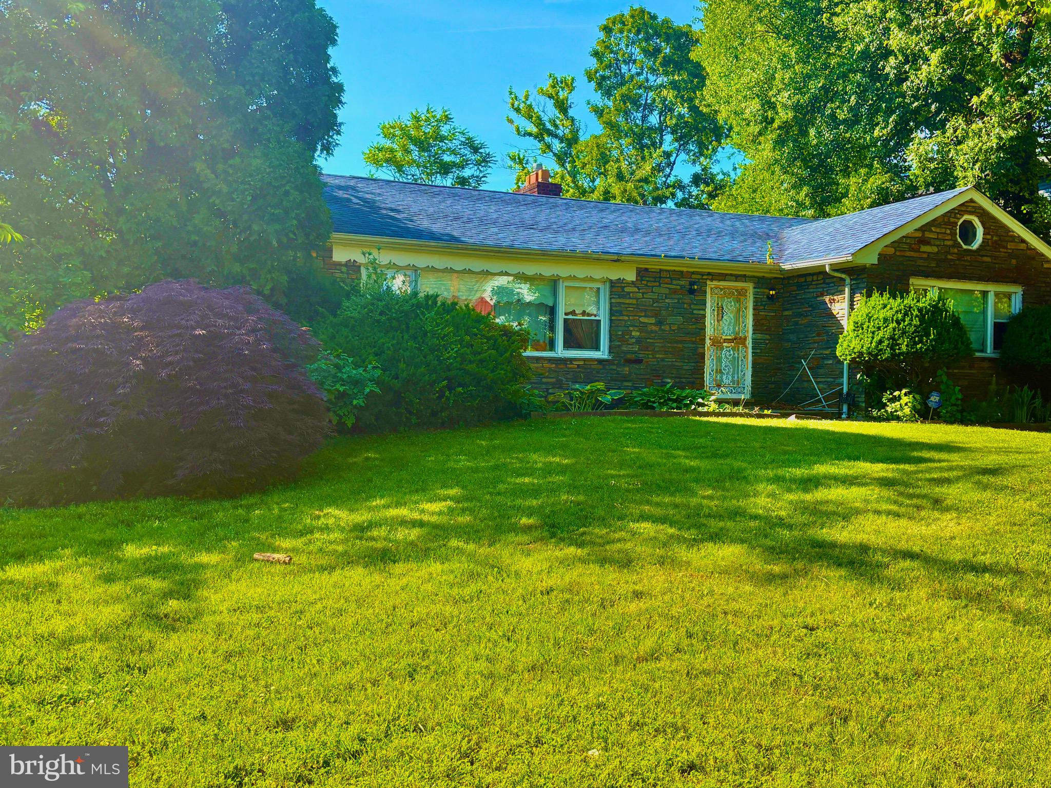 1021 E VERNON ROAD