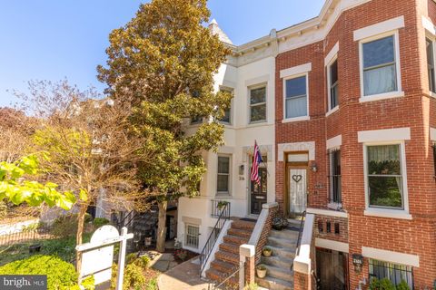 216 12TH STREET SE WASHINGTON DC 20003