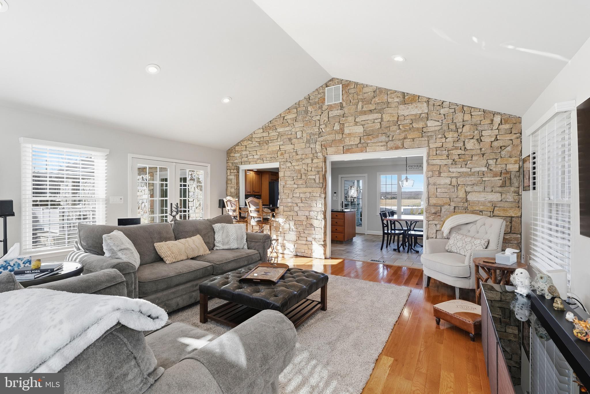 FLOHRVILLE - Residential