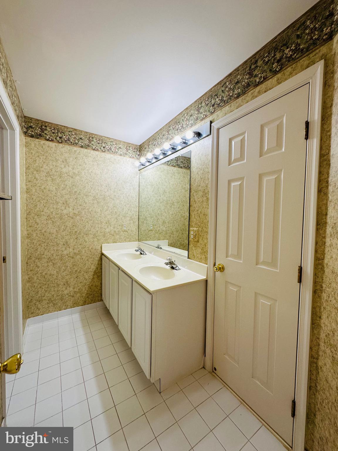 NORTH RIDGE - Residential Lease