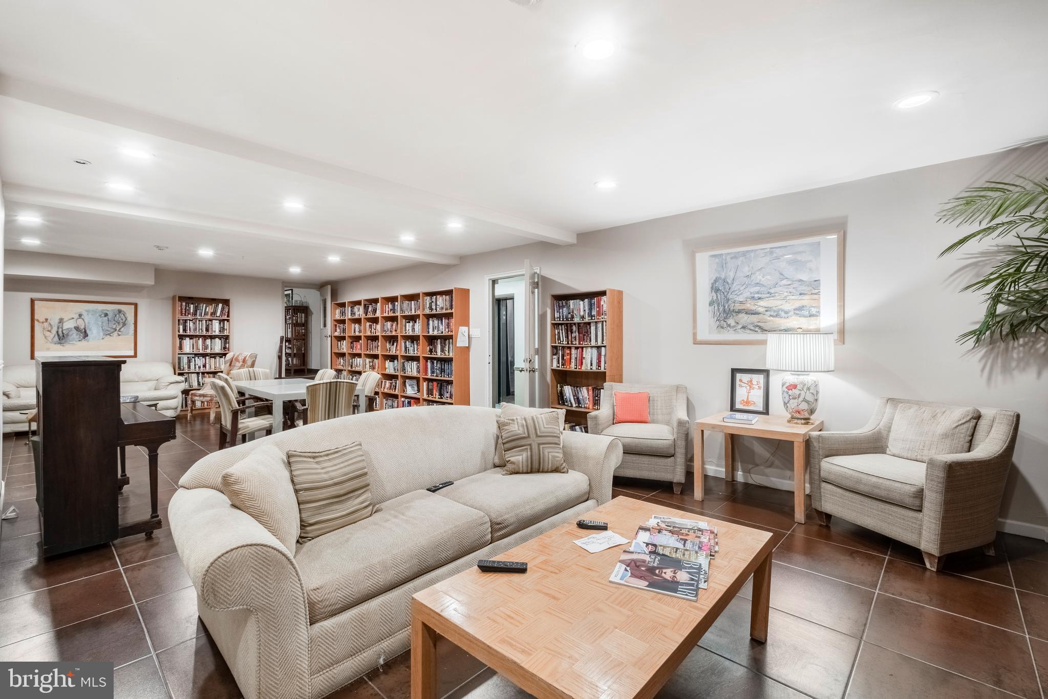 WYNNEWOOD PLAZA - Residential