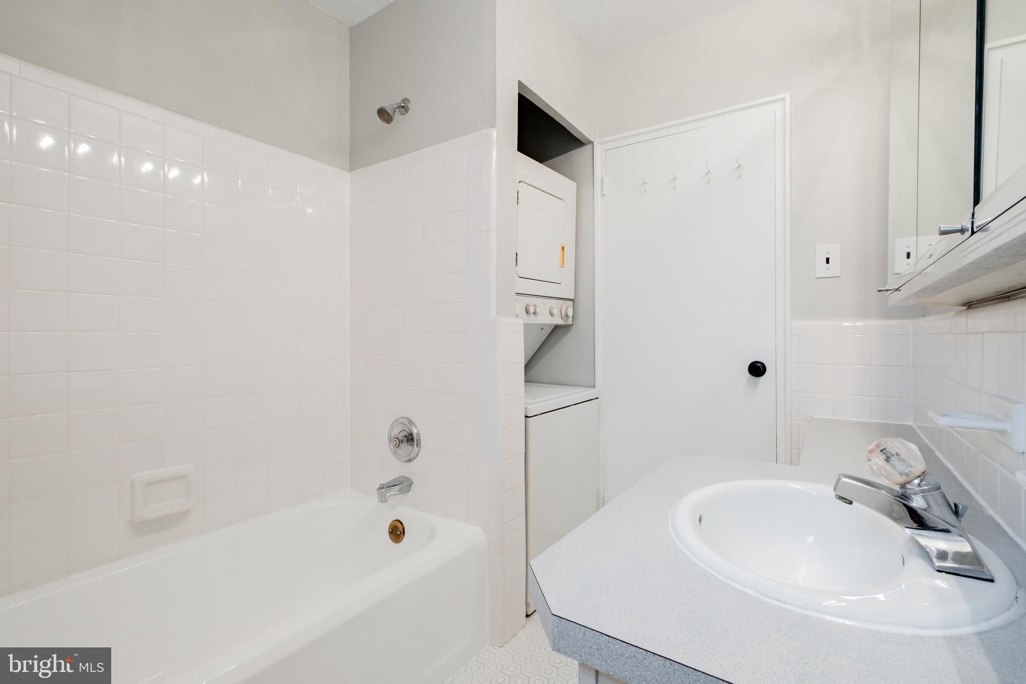 WYNNEWOOD PLAZA - Residential