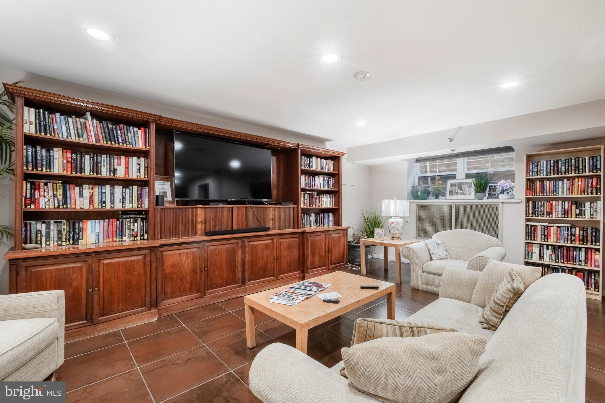 WYNNEWOOD PLAZA - Residential