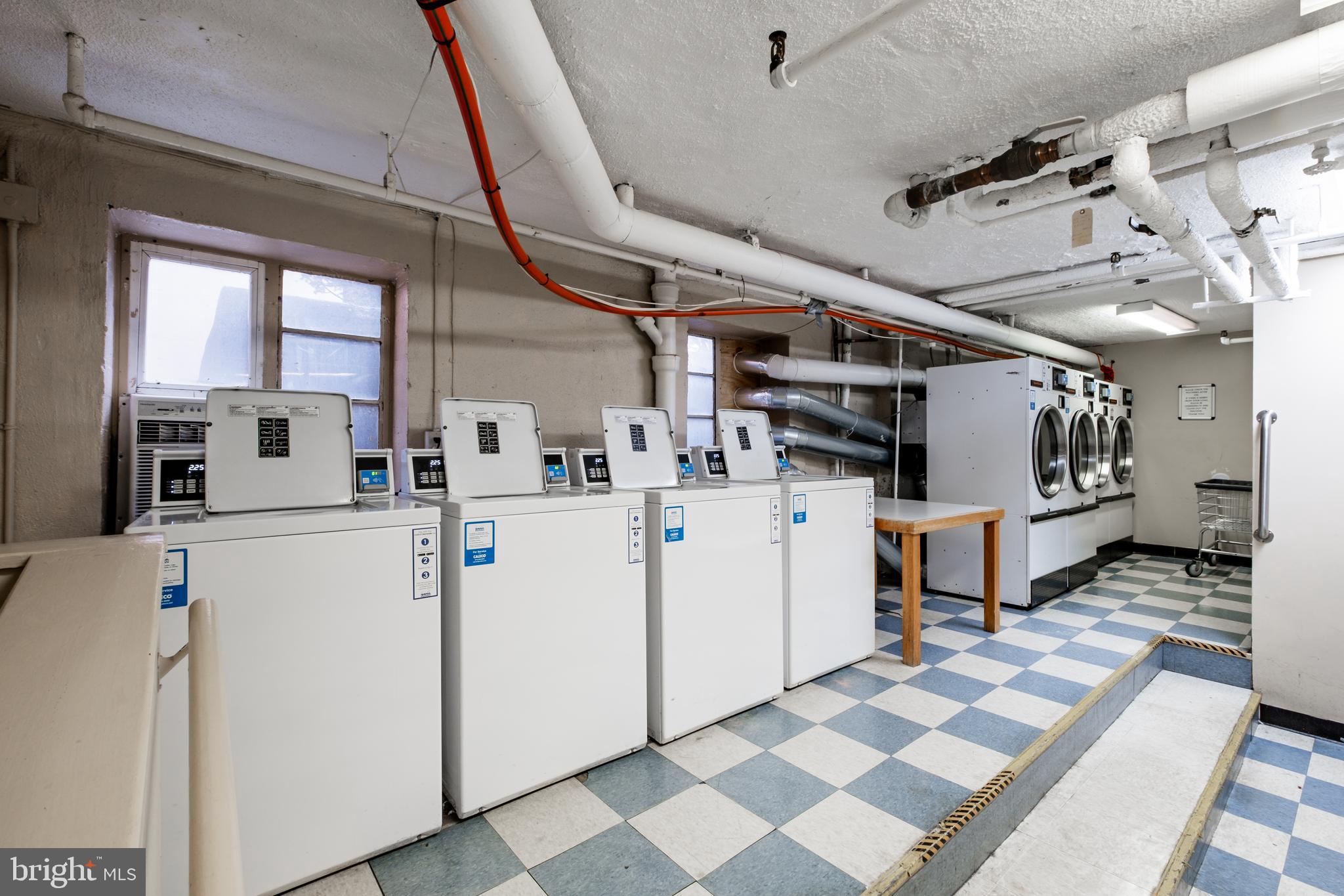 WYNNEWOOD PLAZA - Residential