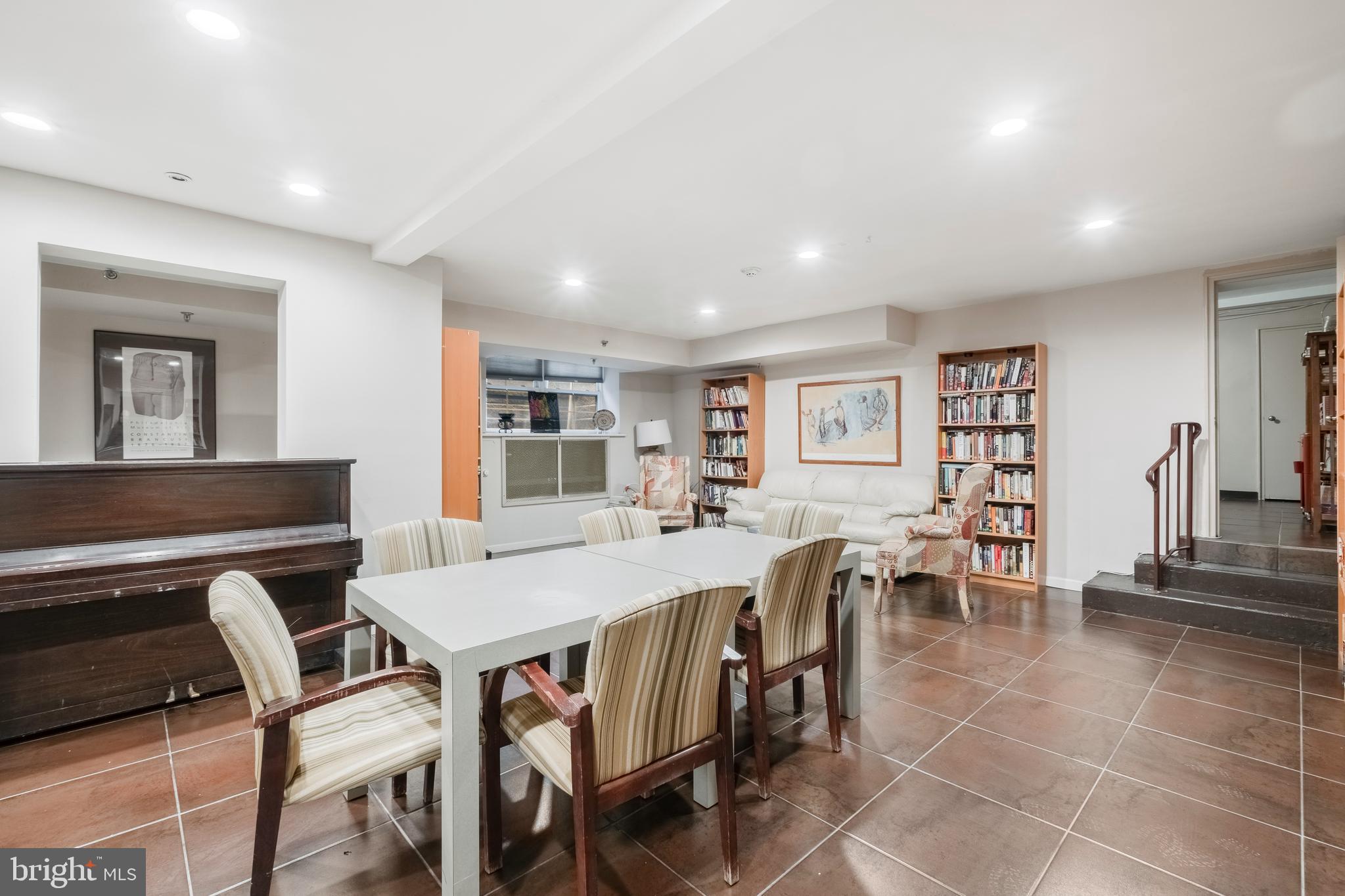 WYNNEWOOD PLAZA - Residential