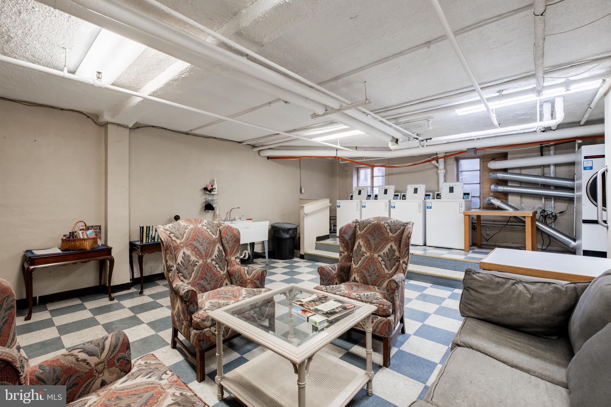 WYNNEWOOD PLAZA - Residential