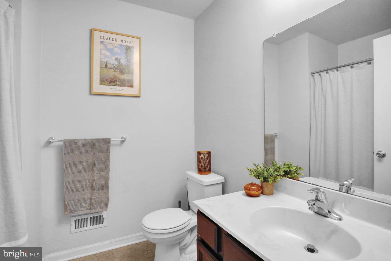 HANOVER SQUARE - Residential