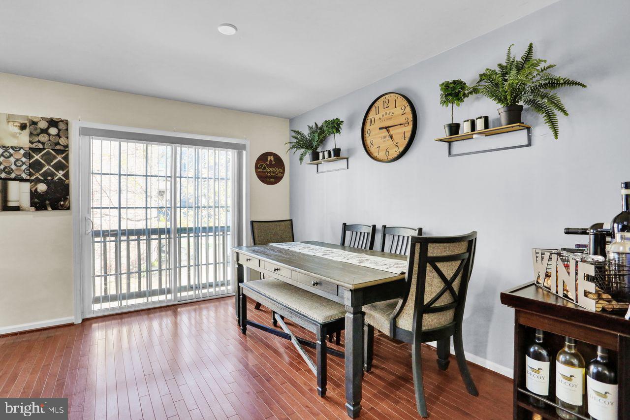 HANOVER SQUARE - Residential