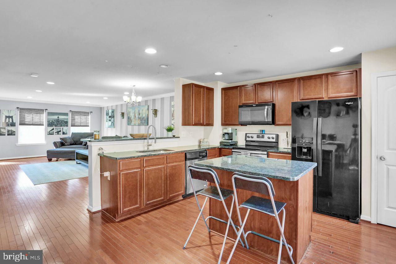 HANOVER SQUARE - Residential