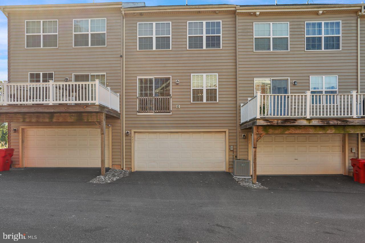 HANOVER SQUARE - Residential