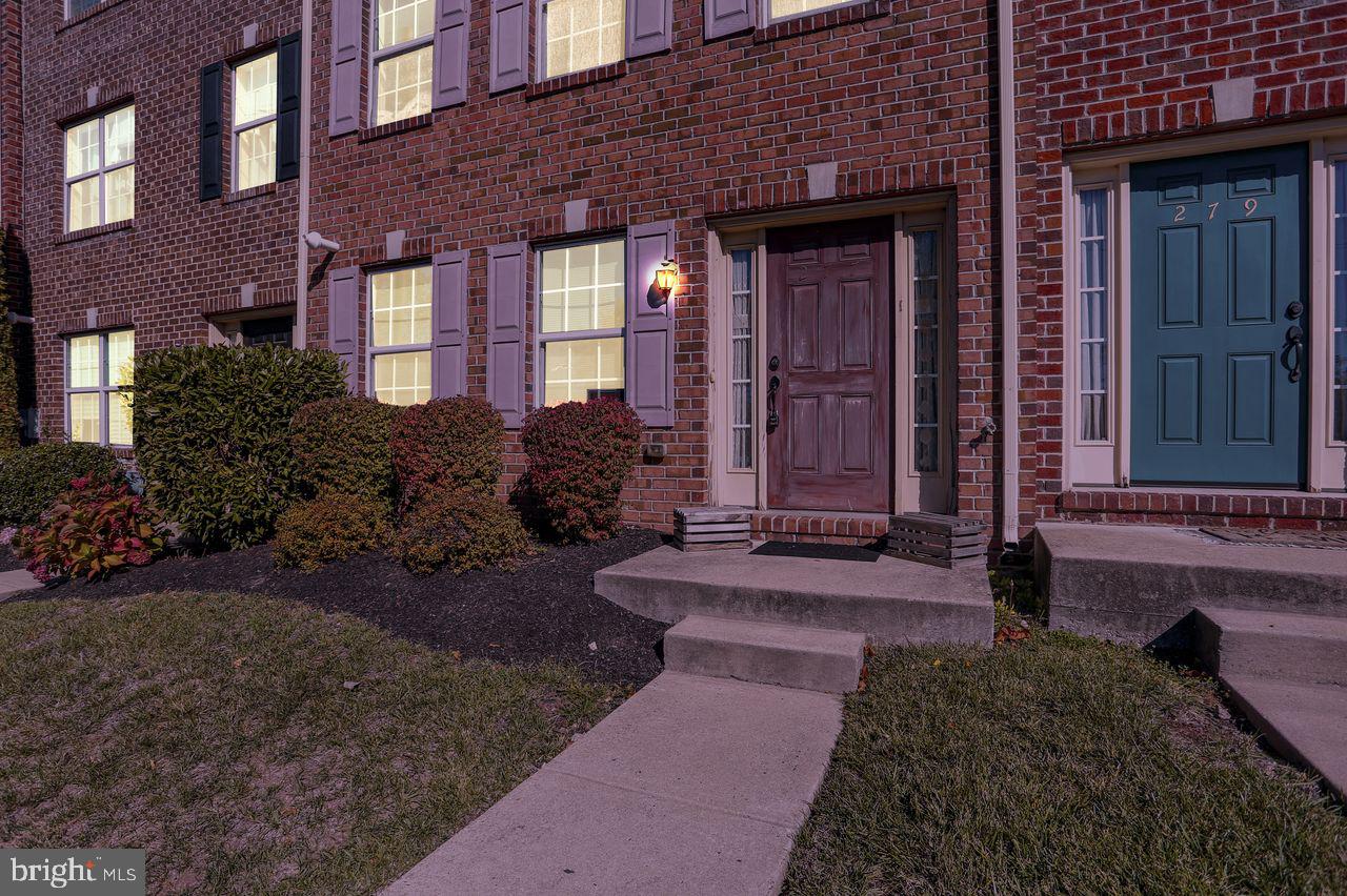 HANOVER SQUARE - Residential