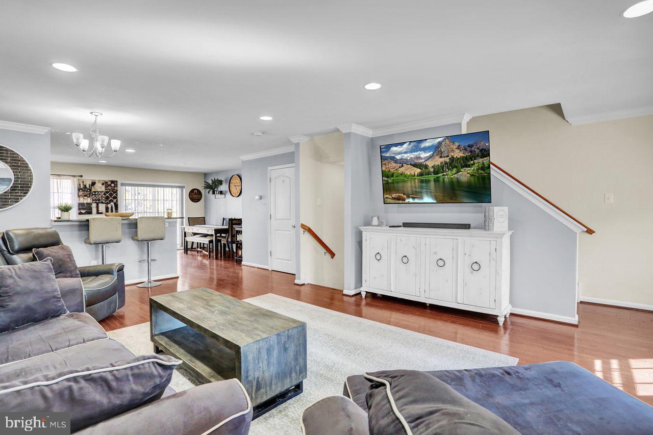 HANOVER SQUARE - Residential