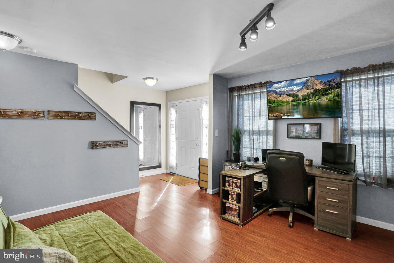 HANOVER SQUARE - Residential