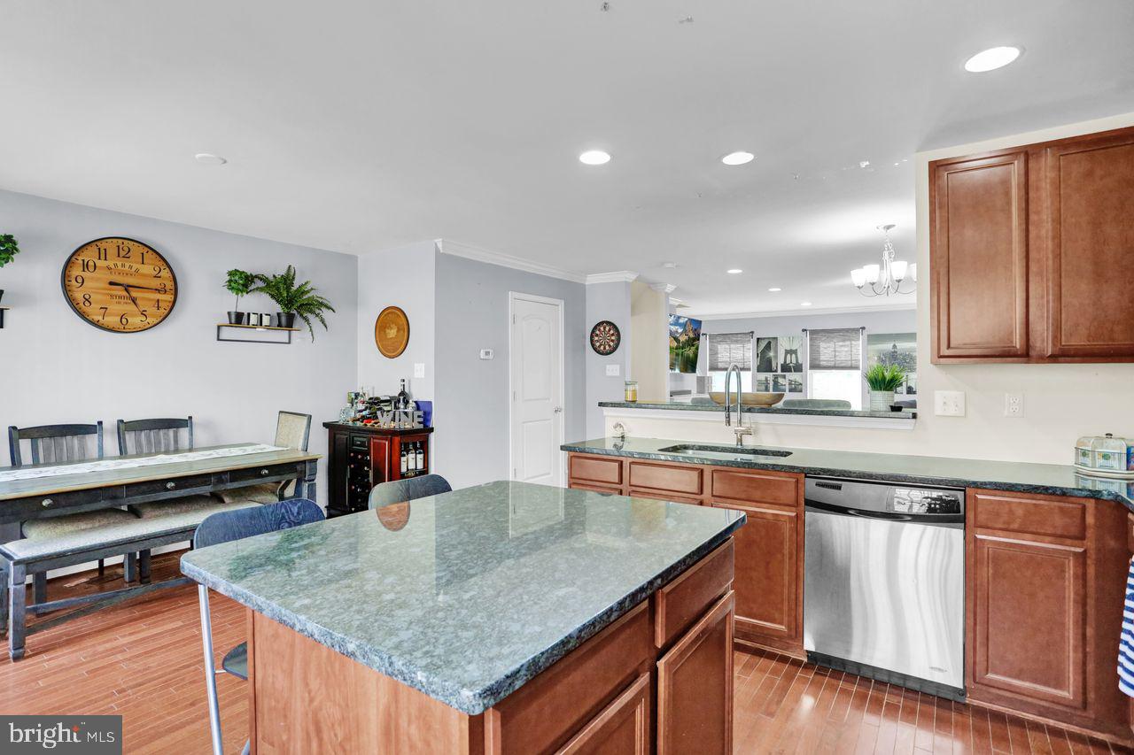 HANOVER SQUARE - Residential