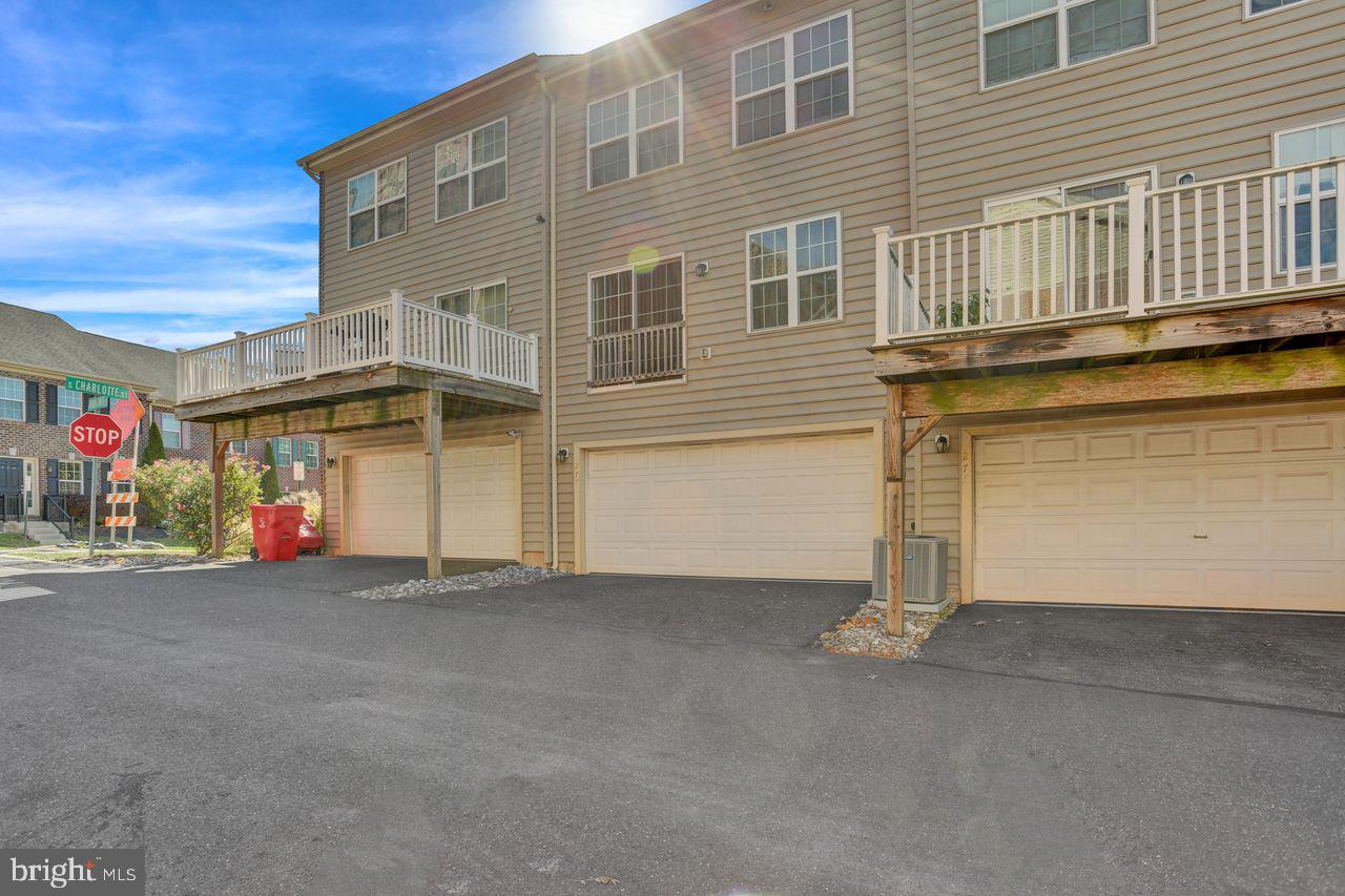 HANOVER SQUARE - Residential