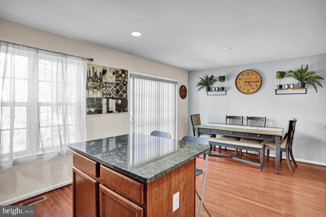 HANOVER SQUARE - Residential