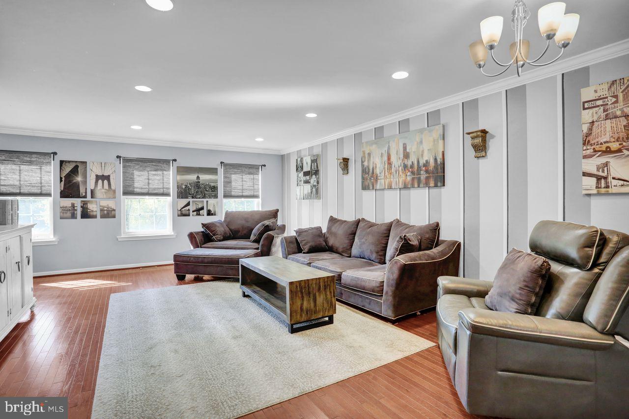 HANOVER SQUARE - Residential