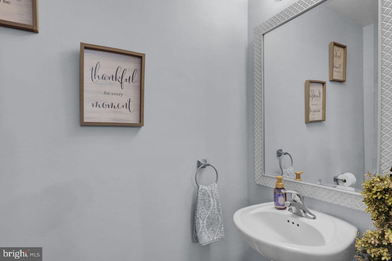 HANOVER SQUARE - Residential