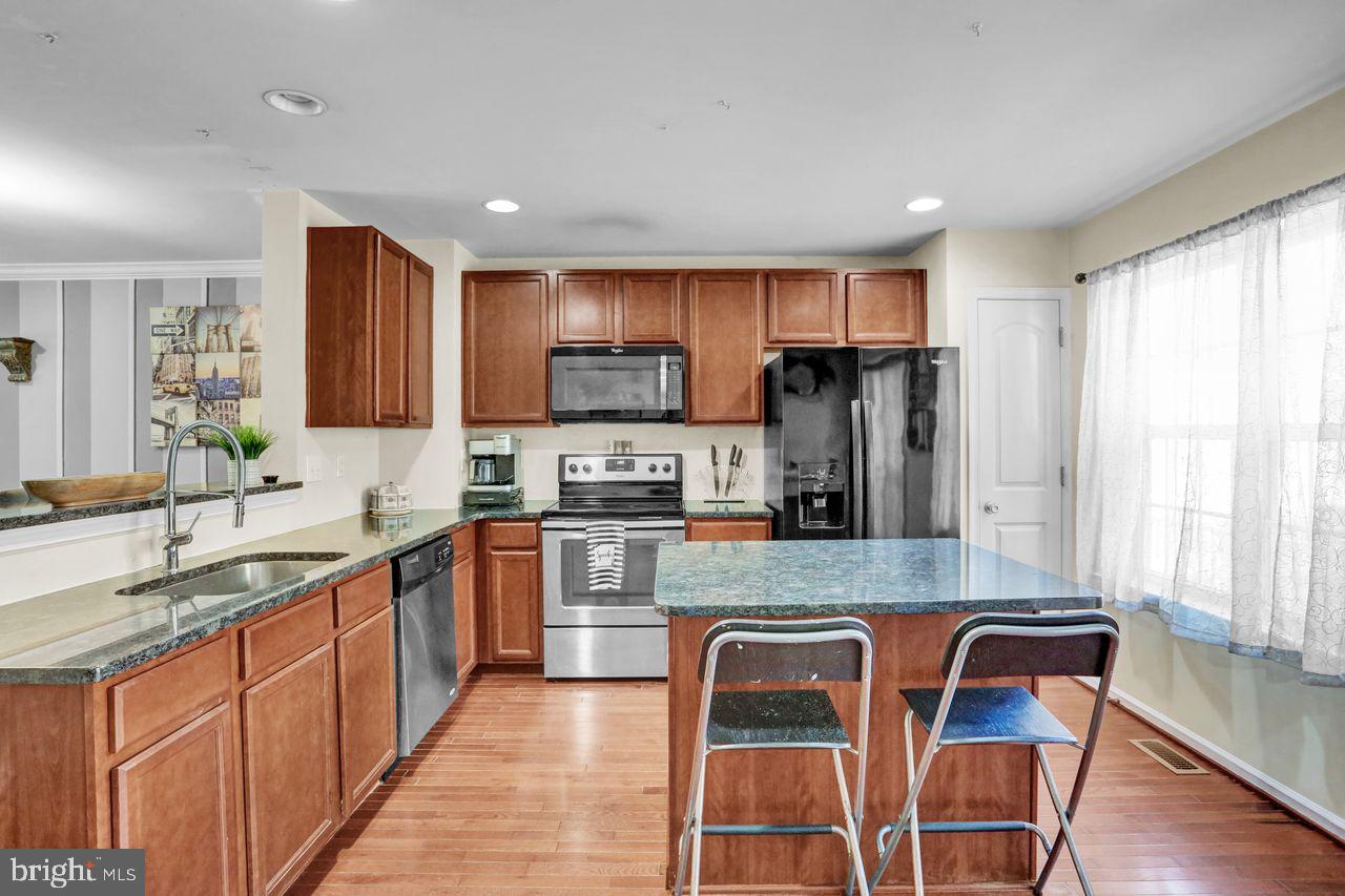 HANOVER SQUARE - Residential