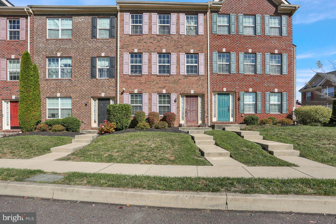 HANOVER SQUARE - Residential