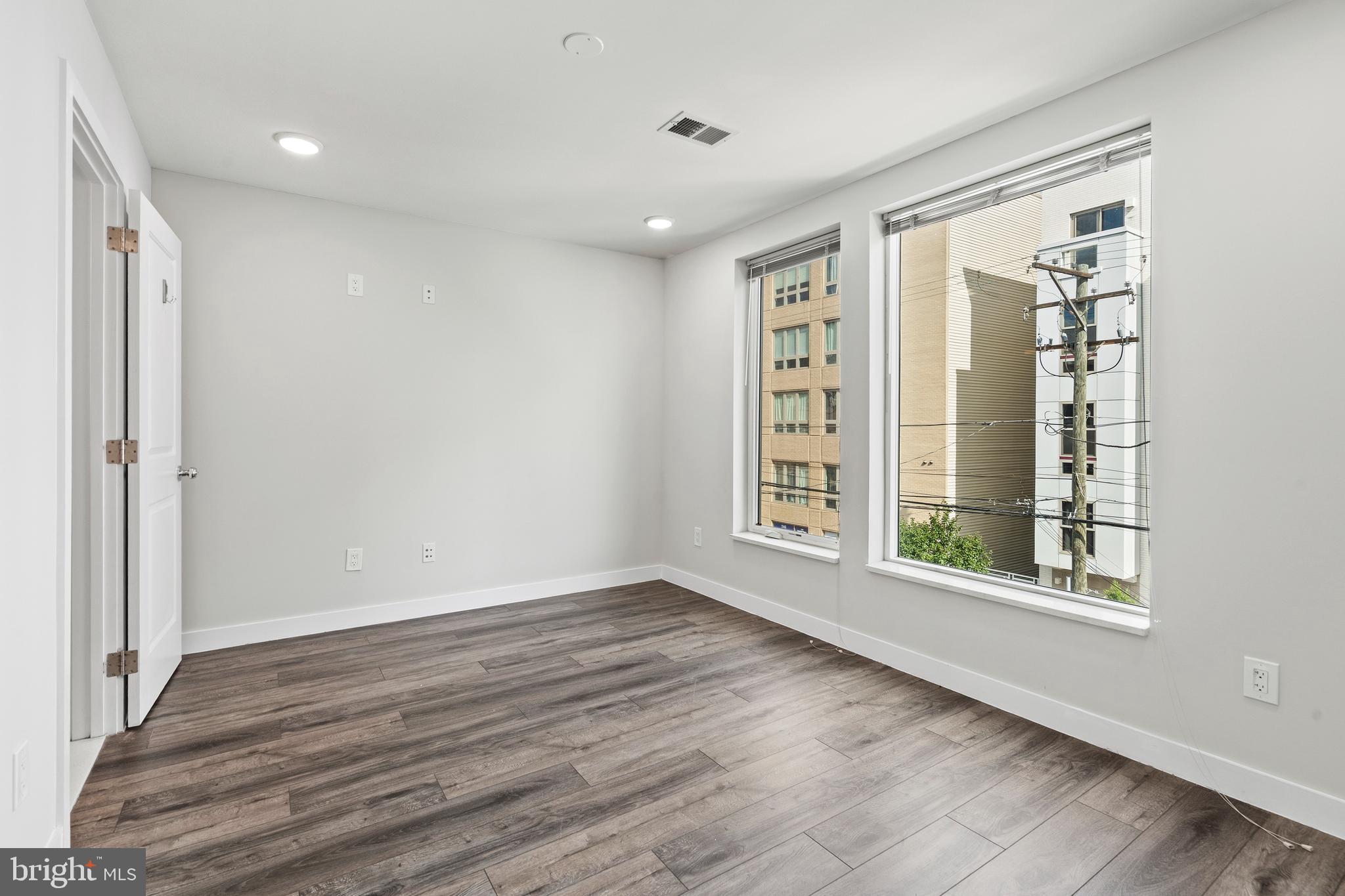 OLDE KENSINGTON - Residential