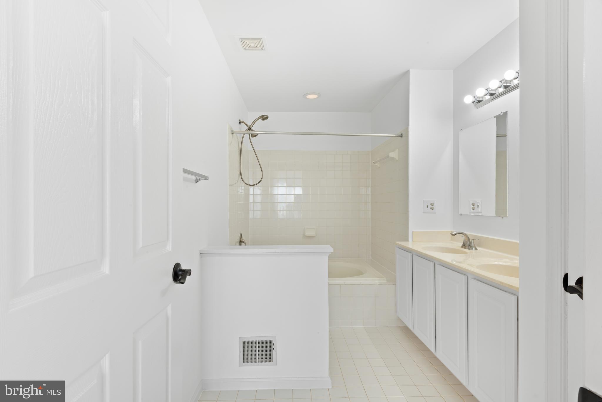 GREENBROOK MANOR - Residential