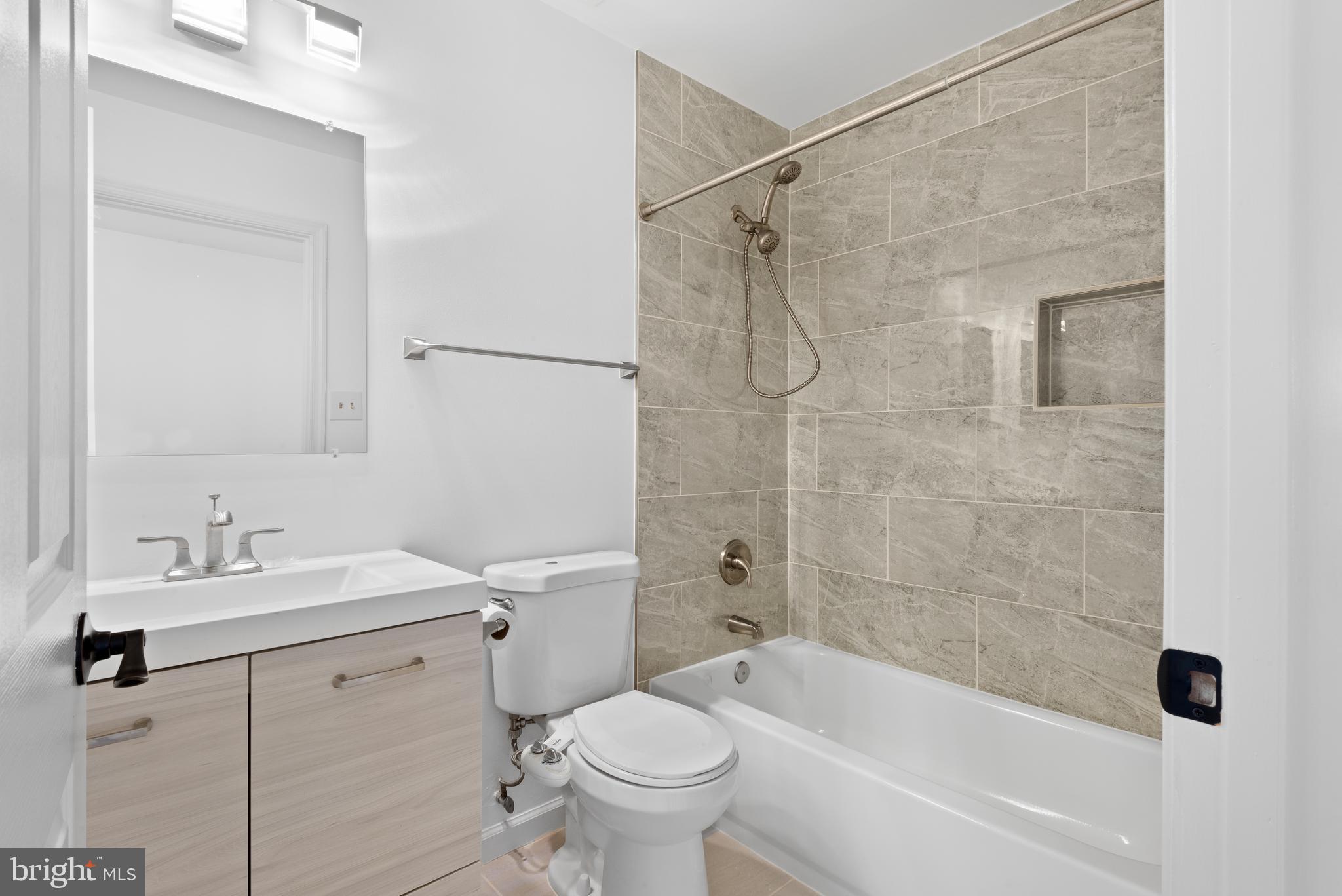 GREENBROOK MANOR - Residential