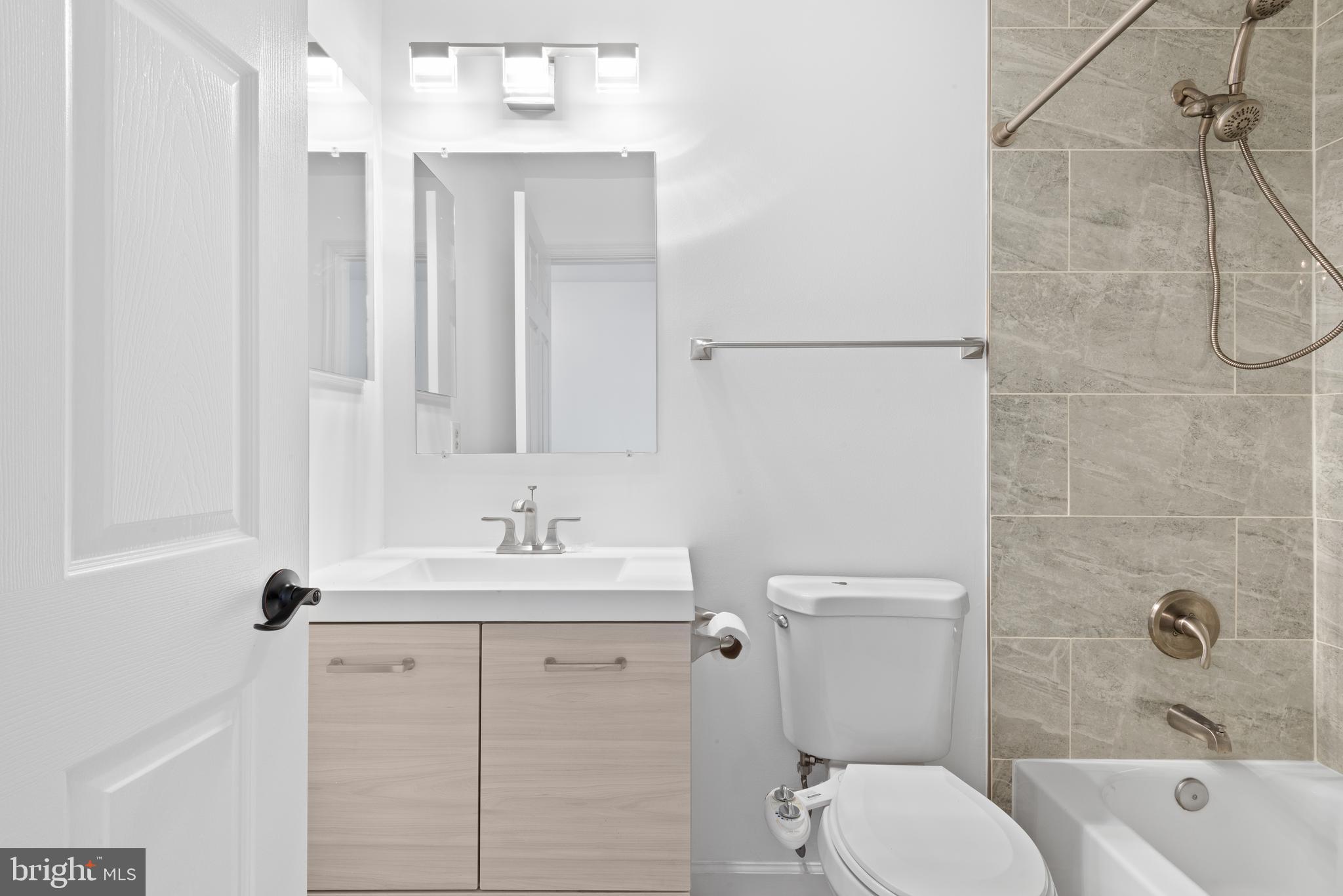 GREENBROOK MANOR - Residential