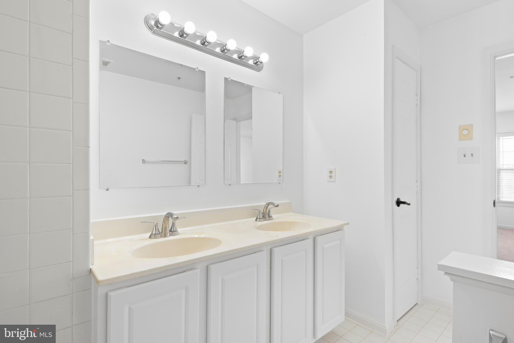 GREENBROOK MANOR - Residential