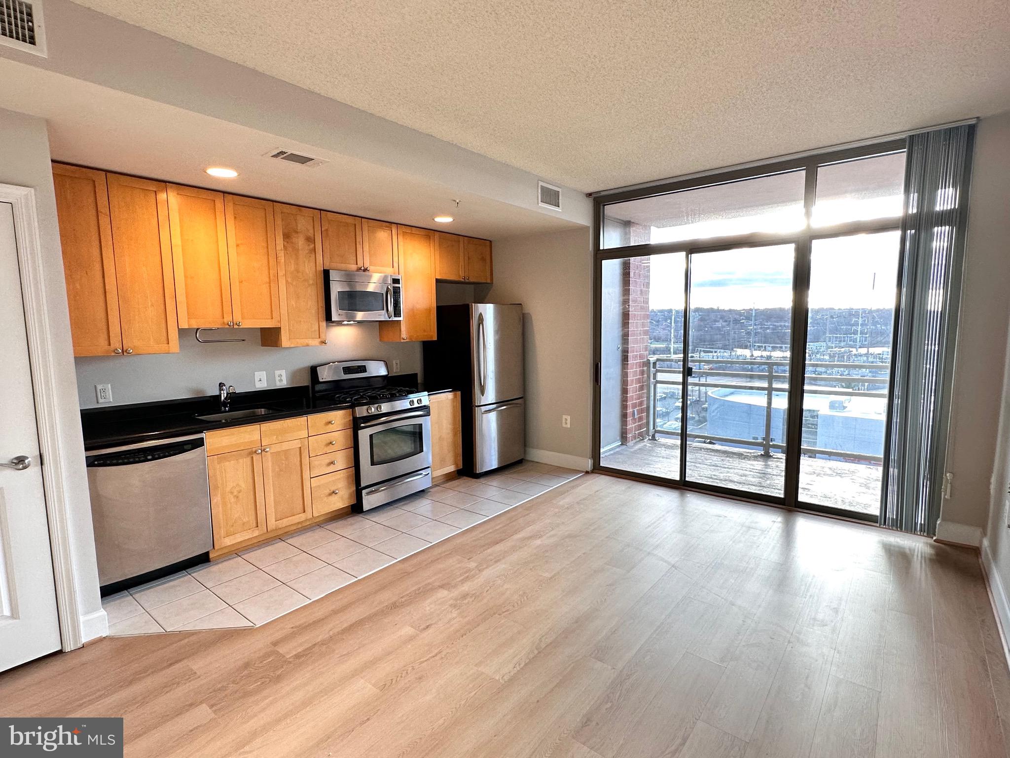 ECLIPSE ON CENTER PARK - Residential Lease