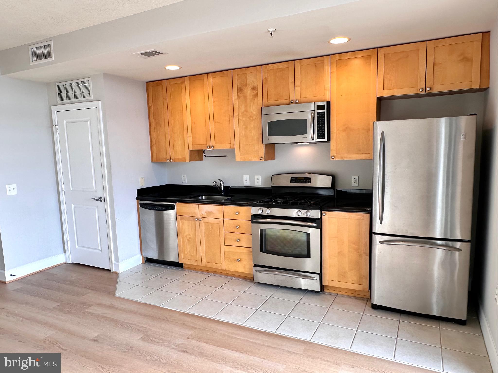 ECLIPSE ON CENTER PARK - Residential Lease