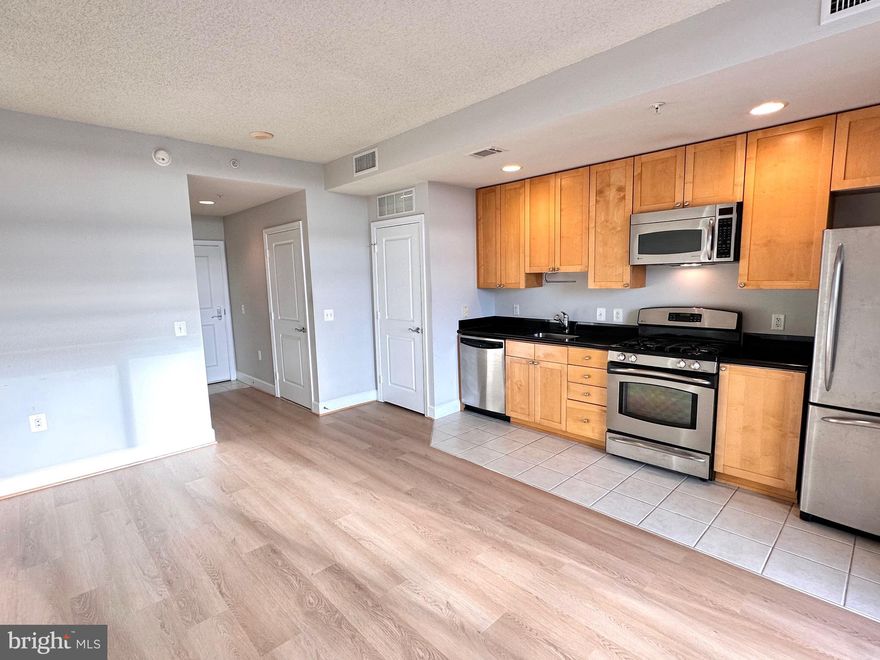 Studio with Balcony in luxury building . Gourmet kitchen with stainless steel appliances & granite counter tops. Stack-able Washer/Dryer. Assigned Garage space Parking! Assigned Storage Unit. Fitness, Pool, Rooftop Terrace & Harris Teeter open 24/7. Party & Media Room. 24 hr. Concierge, Secure building. Bus at front door every 7 min to yellow line/blue line Metro in 7 min in am. Amazing location for shops, restaurants, 395, Pentagon, DC, National airport, Crystal city & More! June 1st!