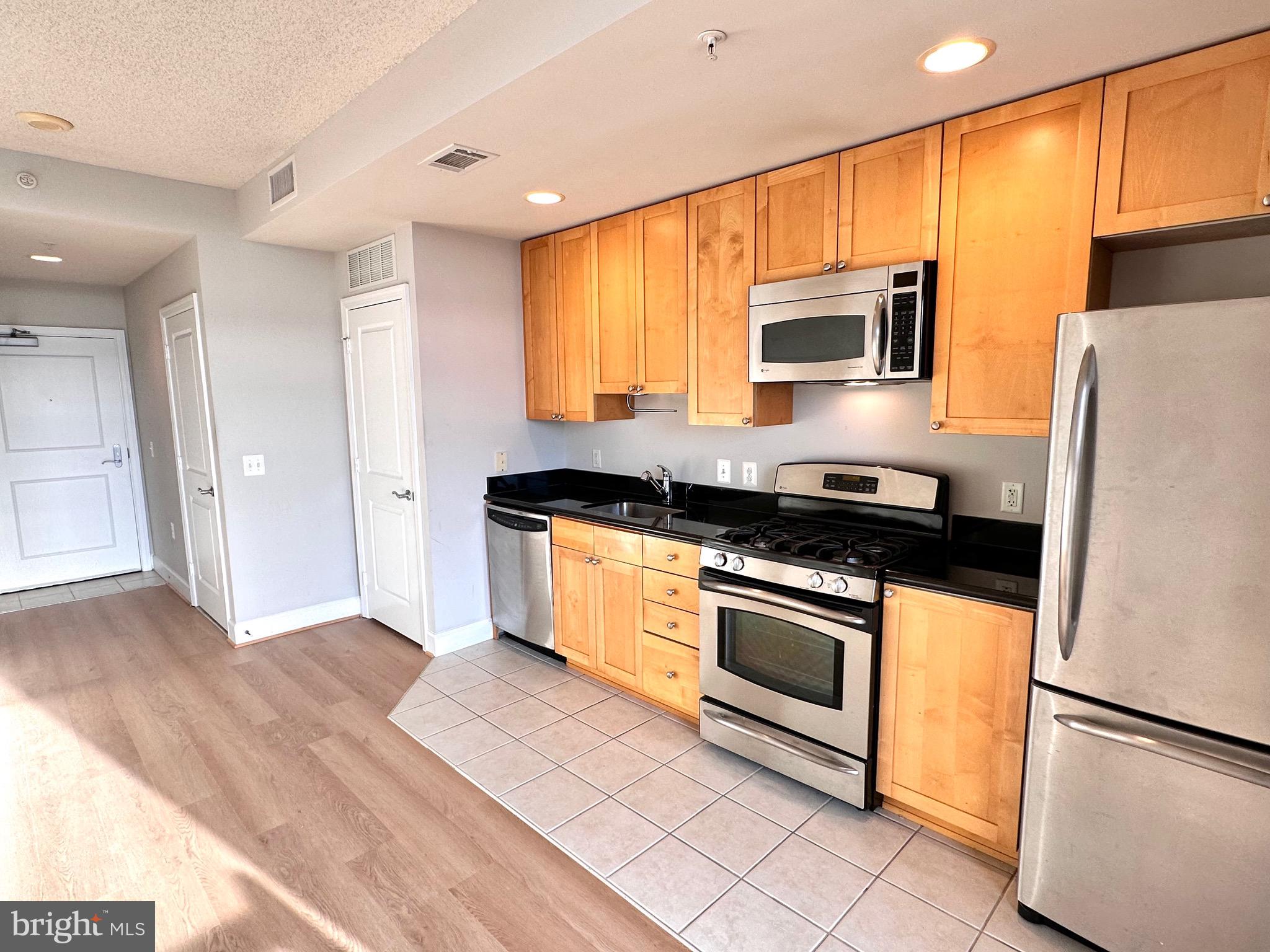 ECLIPSE ON CENTER PARK - Residential Lease